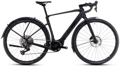 Je ziet hier een zwarte Cube Nuroad Hybrid SLX FE e-bike.