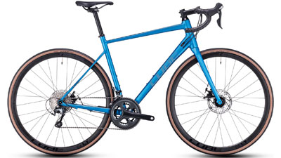 Cube Attain Race racefiets in blauw.