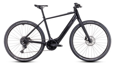 Je ziet hier een zwarte Cube Editor Hybrid Pro e-bike.