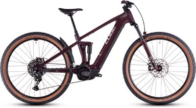 Je ziet hier een donkerrode Cube Stereo Hybrid ONE22 Pro e-bike.