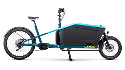 Te zien is een blauwe Cube Cargo Hybrid bakfiets.