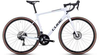 Cube Attain GTC Race racefiets in wit.