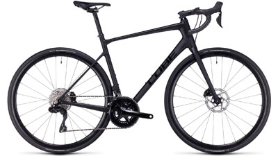 Cube Attain GTC SLX racefiets in zwart.